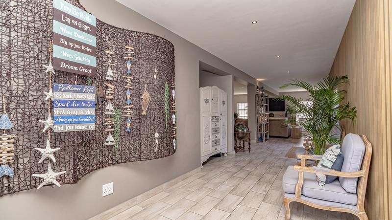 6 Bedroom Property for Sale in Outeniqua Strand Western Cape